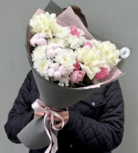 серый букет цветов